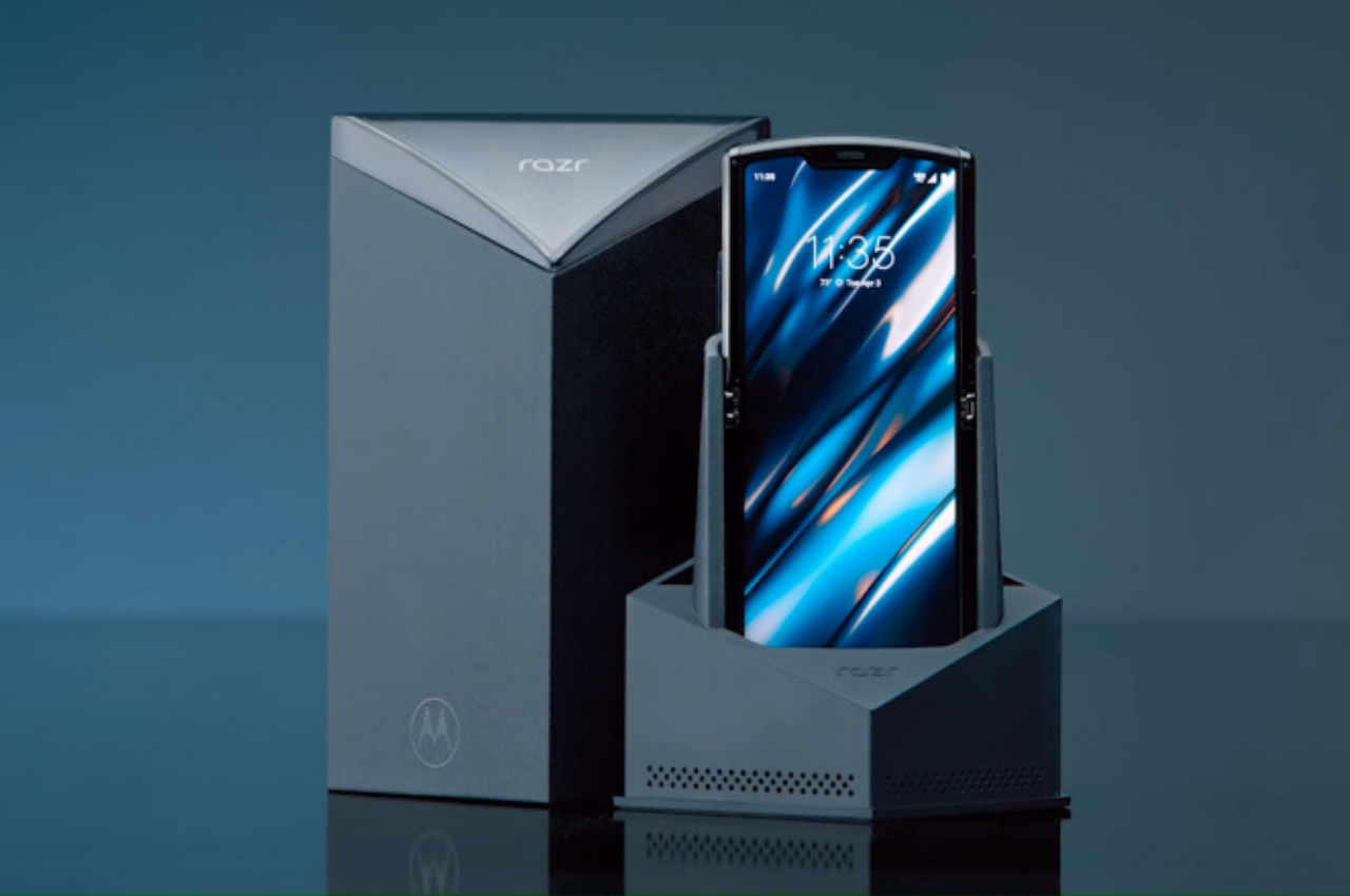 Motorola Razr Foldable Phone Review (2020)